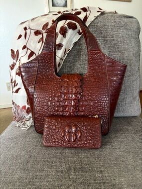 Croc-Embossed Leather Shoulder Bag with Matching Wallet – Rich Brown